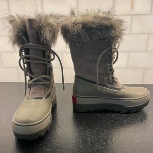 Olive green/Gray Fur-trimmed Women's insulated waterproof Sorel Boots-Size 7